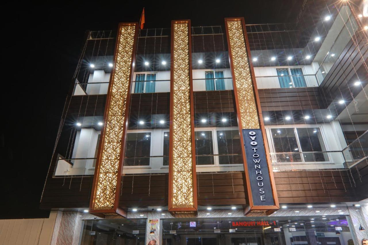 לקנאו Townhouse P.S.Palace Near Amausi Metro Station מראה חיצוני תמונה