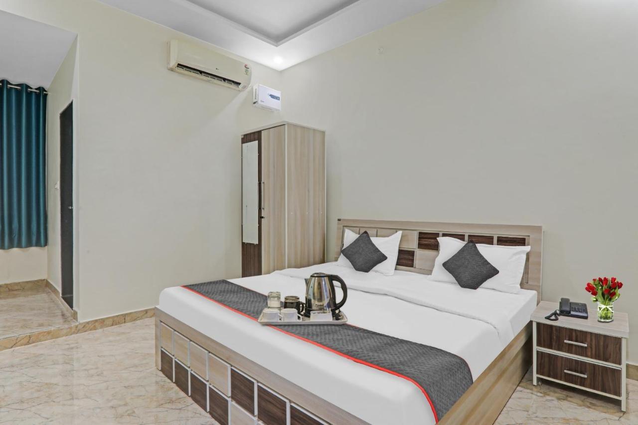 לקנאו Townhouse P.S.Palace Near Amausi Metro Station מראה חיצוני תמונה