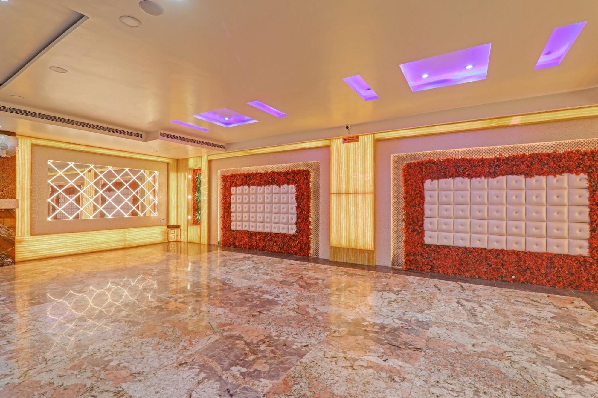 לקנאו Townhouse P.S.Palace Near Amausi Metro Station מראה חיצוני תמונה