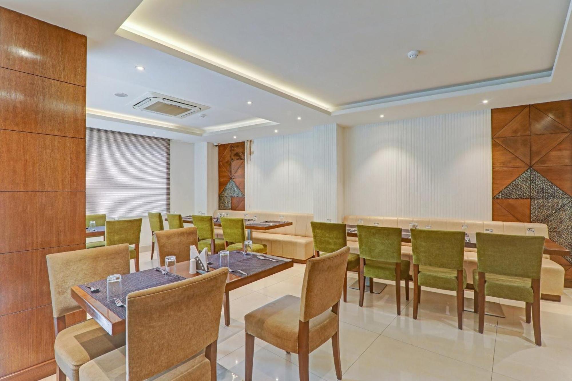 לקנאו Townhouse P.S.Palace Near Amausi Metro Station מראה חיצוני תמונה