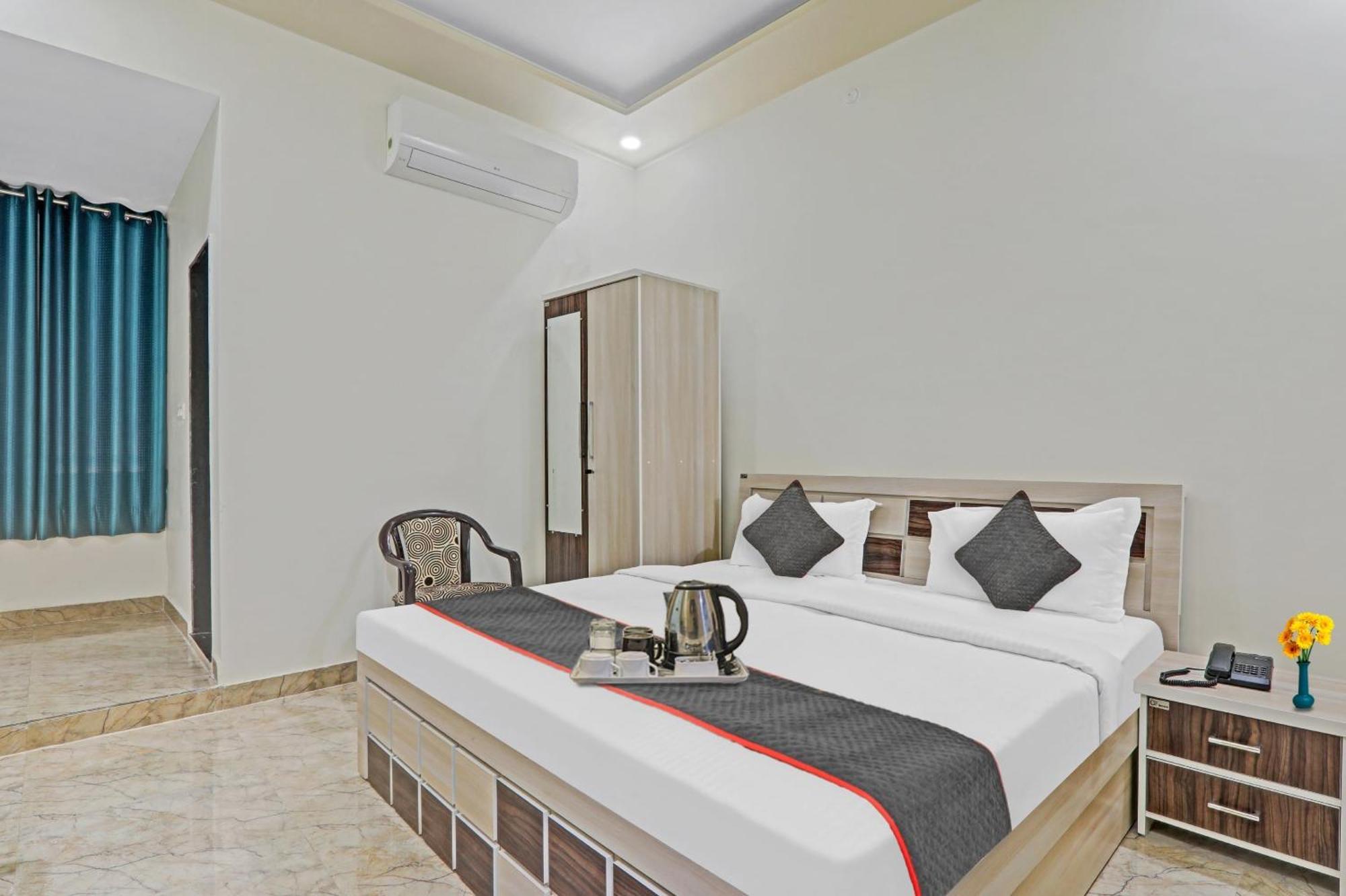 לקנאו Townhouse P.S.Palace Near Amausi Metro Station מראה חיצוני תמונה