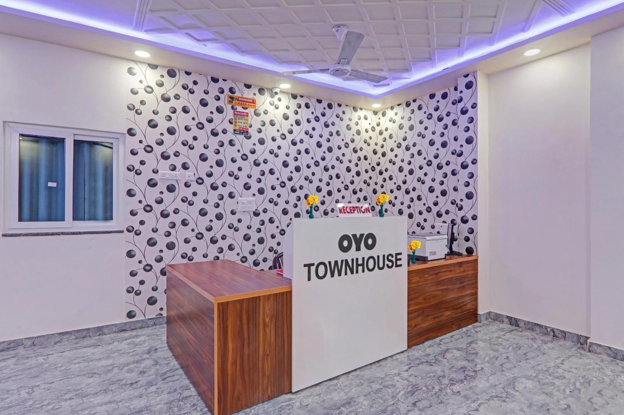 לקנאו Townhouse P.S.Palace Near Amausi Metro Station מראה חיצוני תמונה