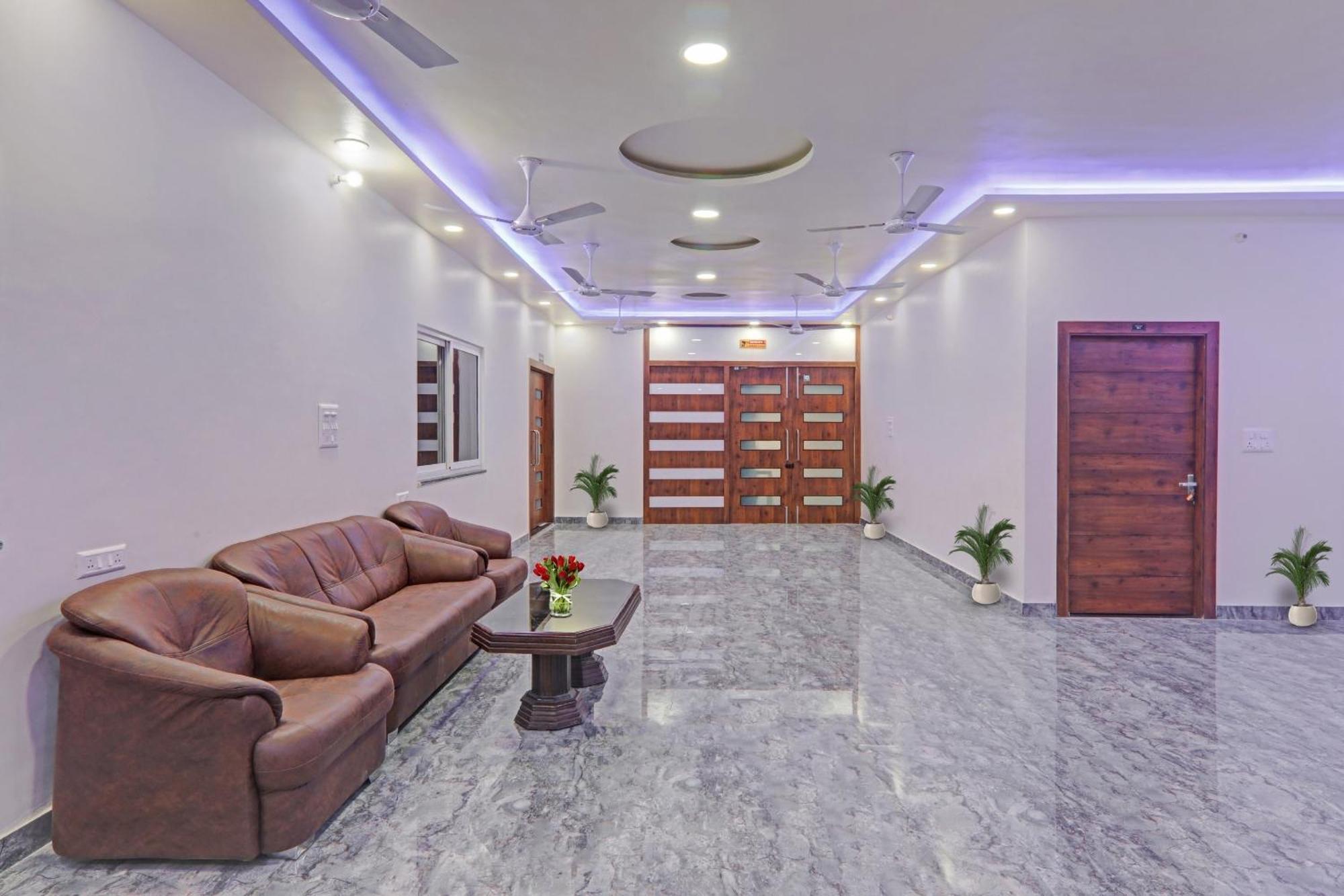 לקנאו Townhouse P.S.Palace Near Amausi Metro Station מראה חיצוני תמונה