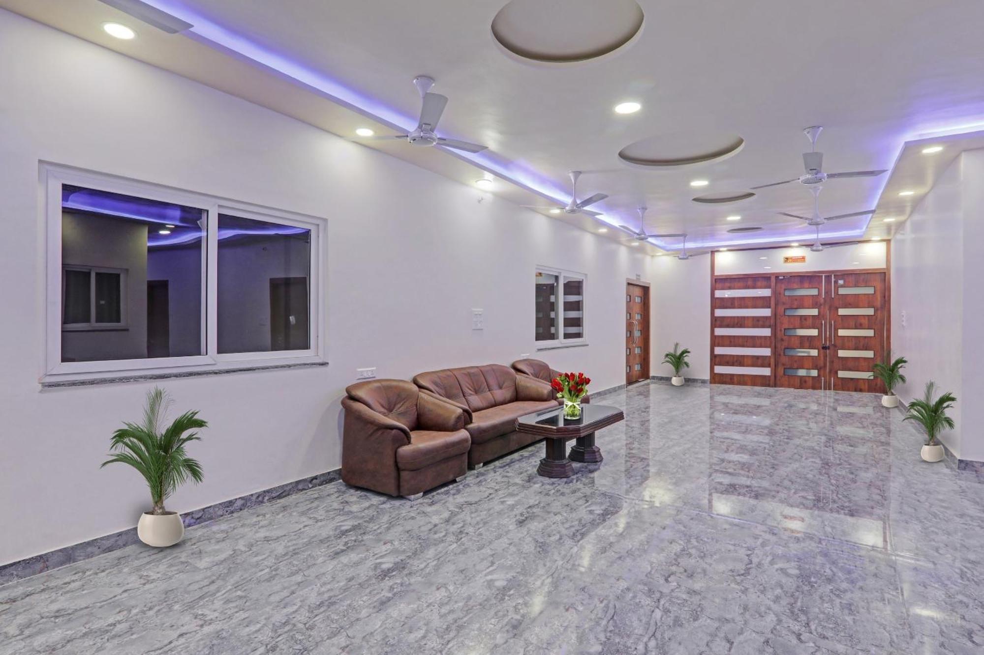 לקנאו Townhouse P.S.Palace Near Amausi Metro Station מראה חיצוני תמונה