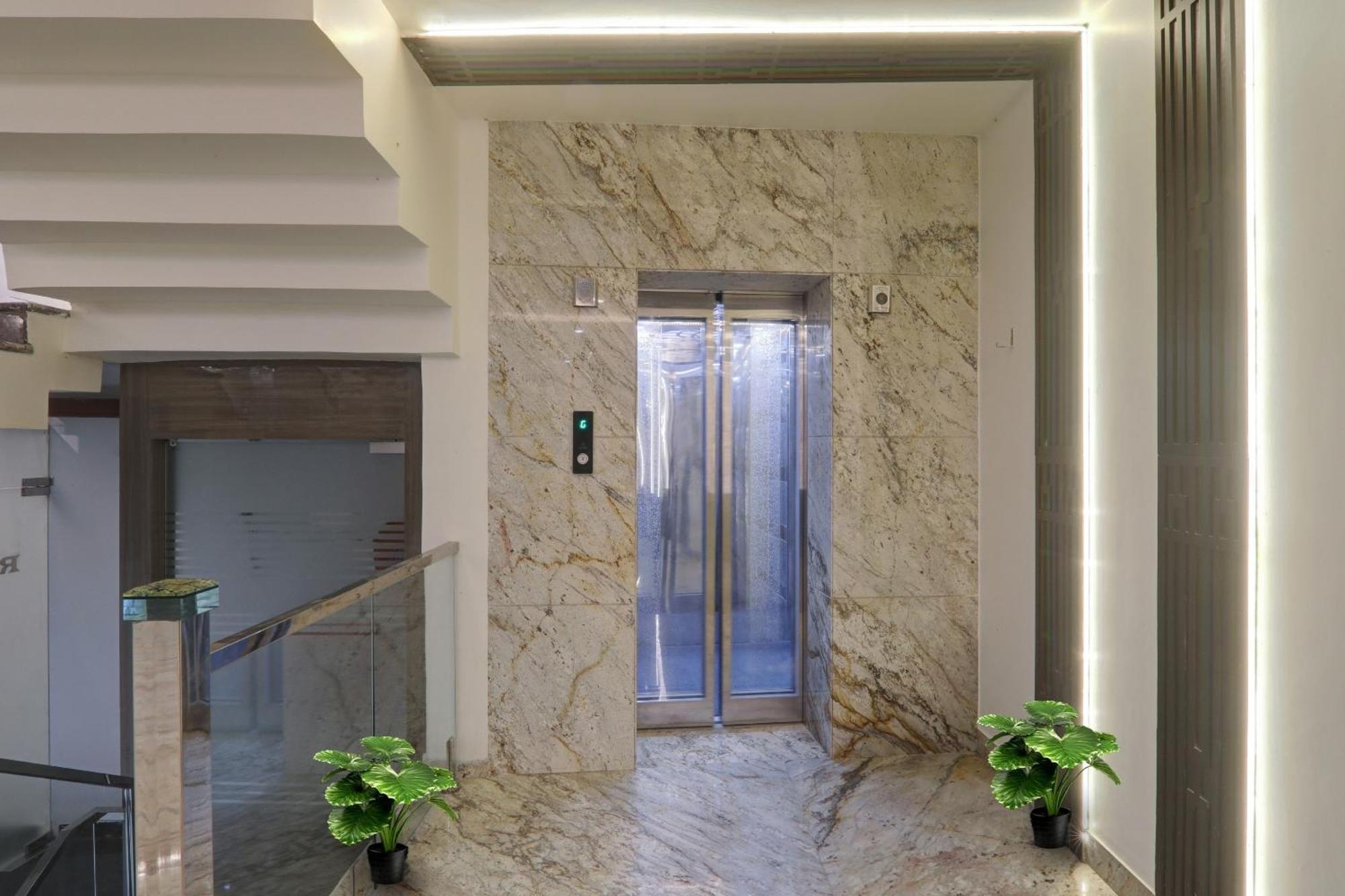 לקנאו Townhouse P.S.Palace Near Amausi Metro Station מראה חיצוני תמונה