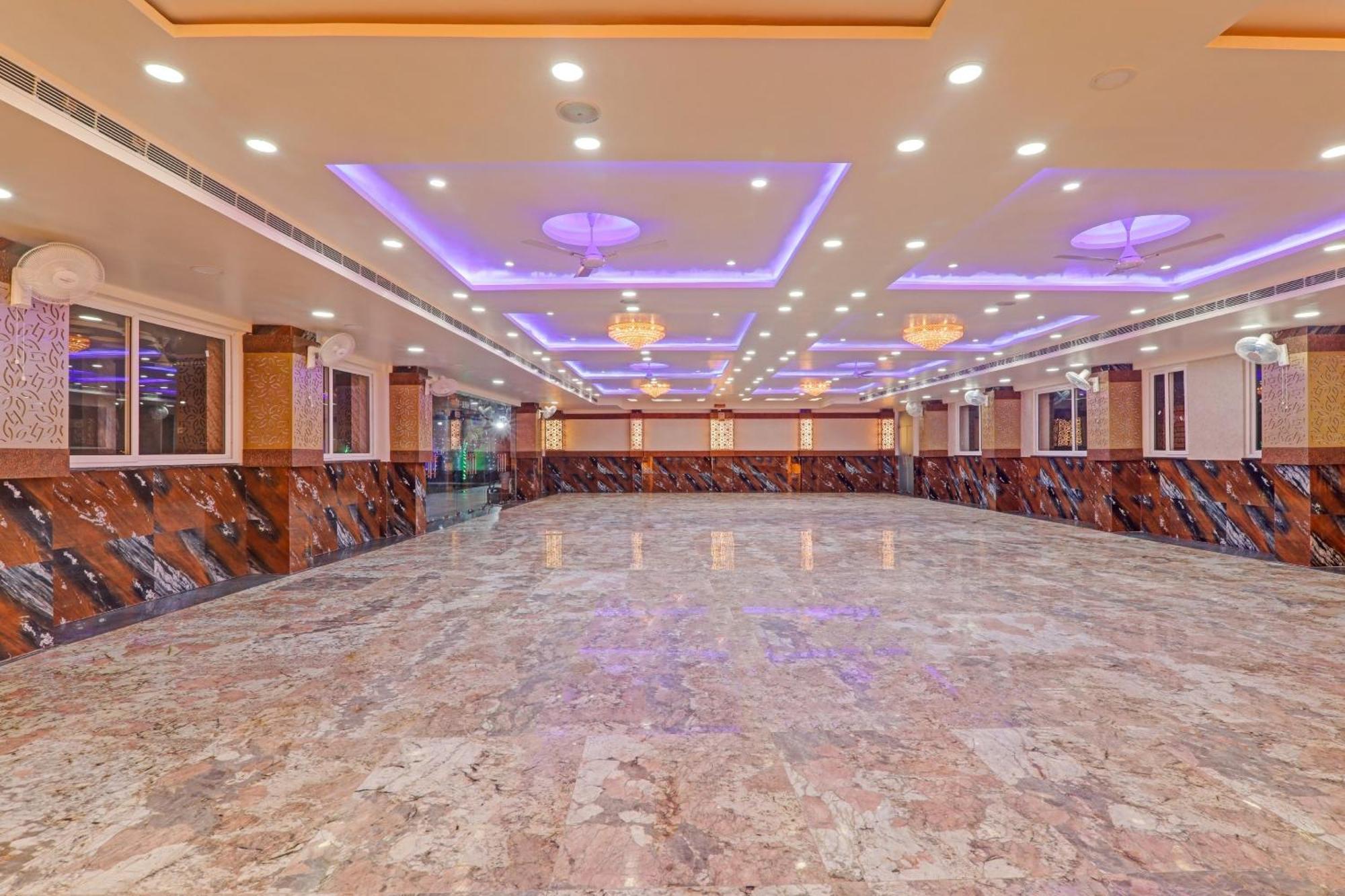 לקנאו Townhouse P.S.Palace Near Amausi Metro Station מראה חיצוני תמונה