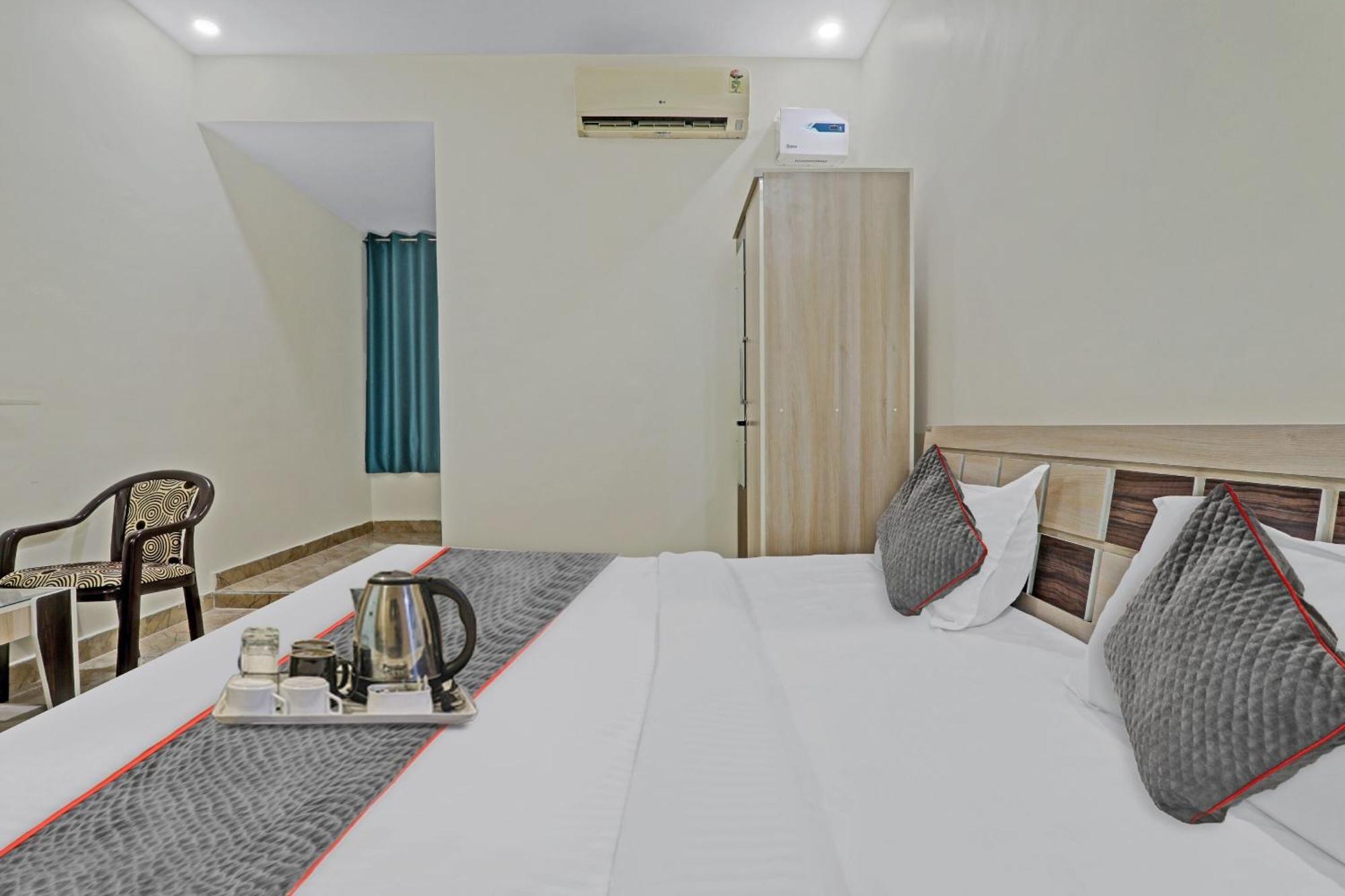 לקנאו Townhouse P.S.Palace Near Amausi Metro Station מראה חיצוני תמונה
